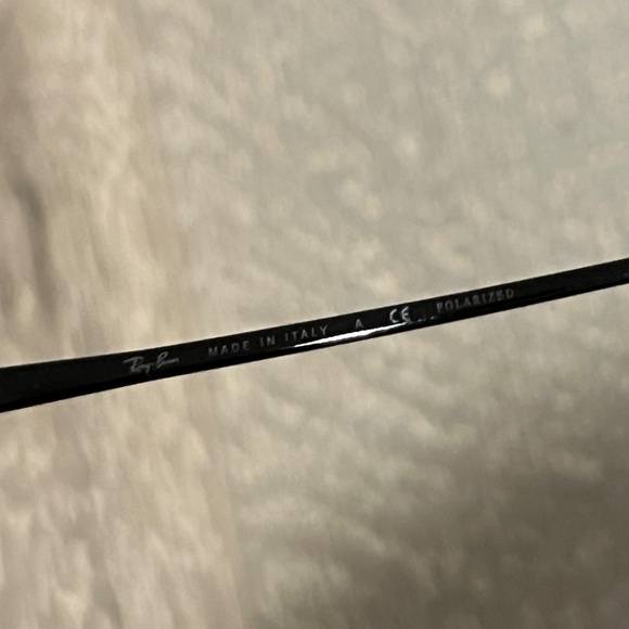 RAY-BAN polarized sunglasses with green lenses - Picture 8 of 9